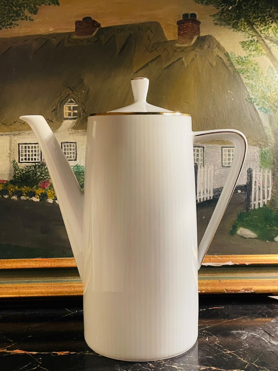 Ceramic Teapot with Gold Rim – 10 to 12 Cups Serving, Made in England