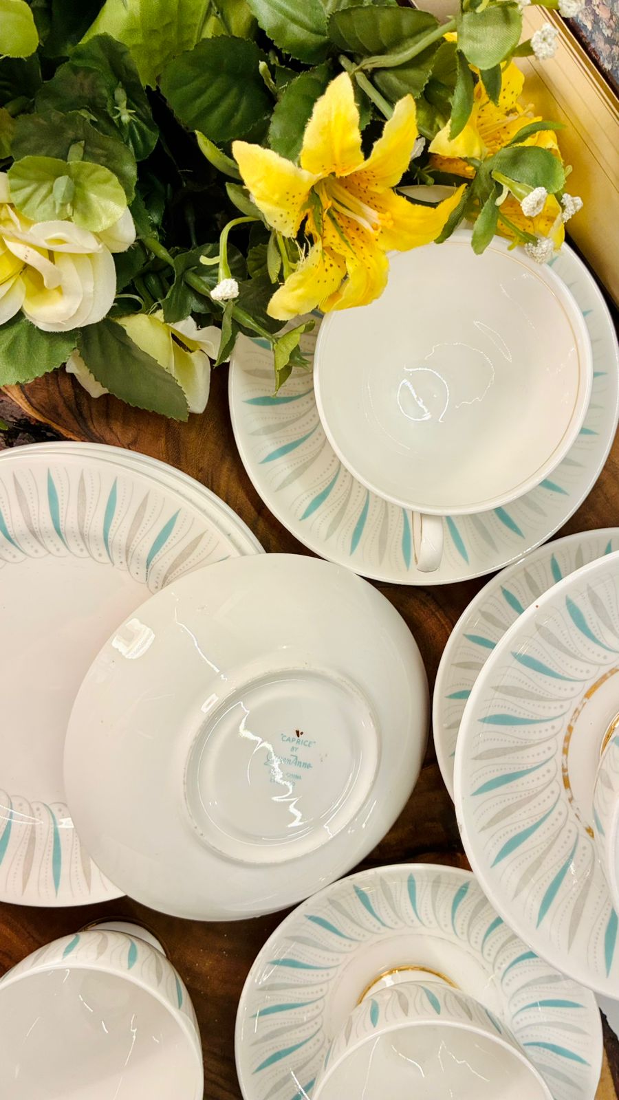 Queen Anne Caprice Bone China Tea Set 11 Pieces, England