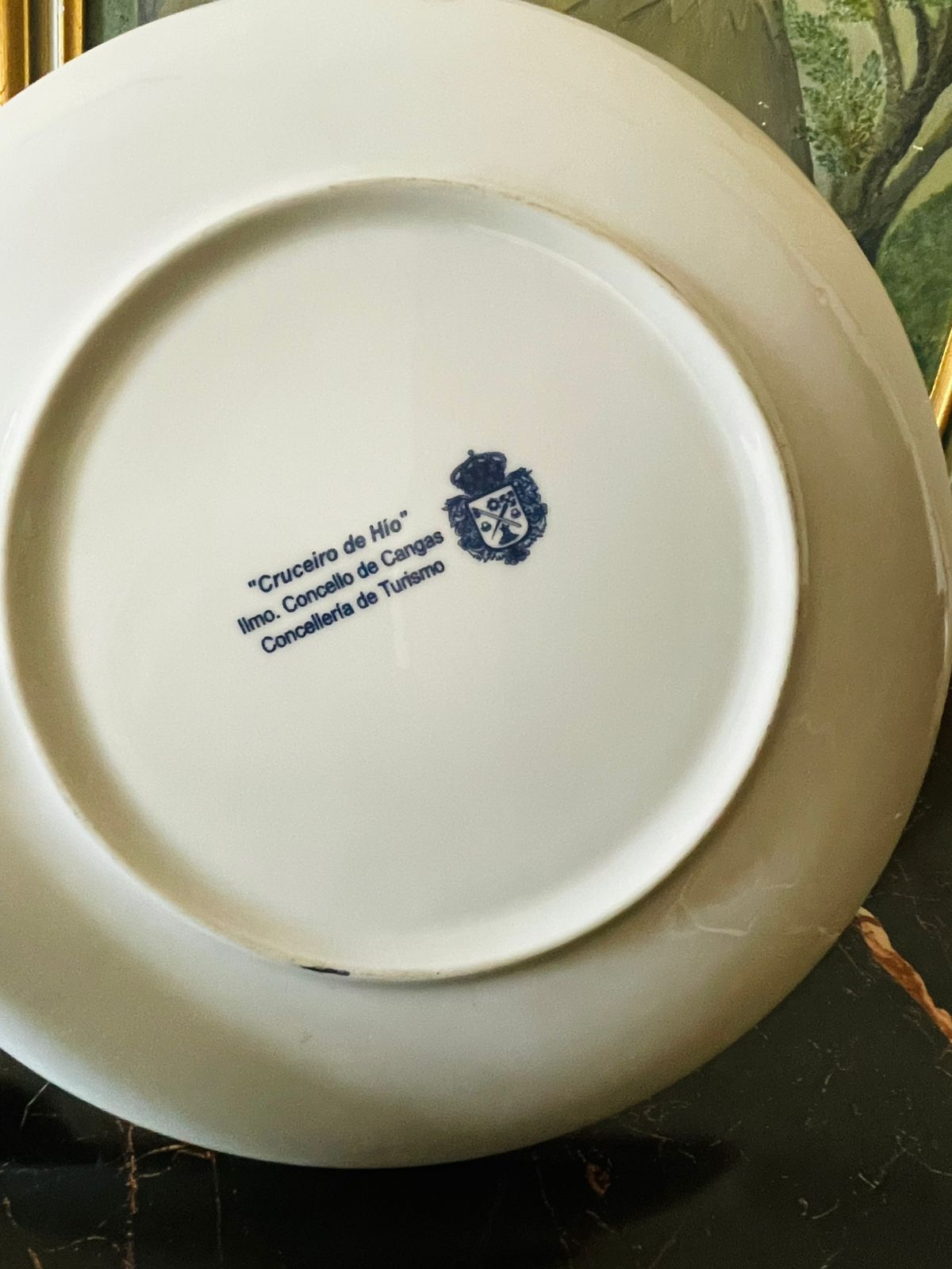 “Cruceiro de Hío” Collector Plate – Concello de Cangas, Spain – Blue & White Ceramic Souvenir