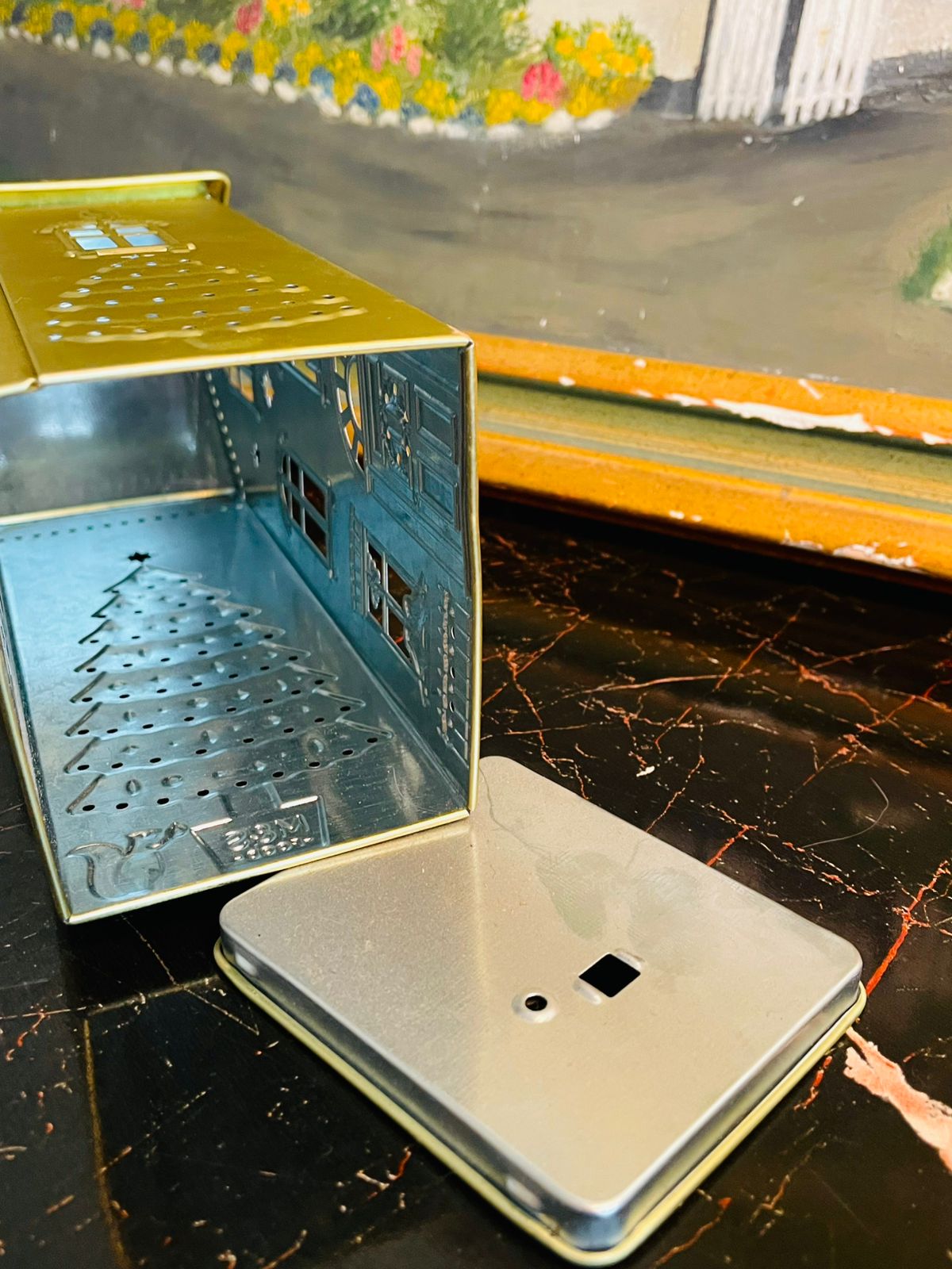 Gold Metal House Lantern Jar – Christmas Light-Up Cookie jar (22cm)