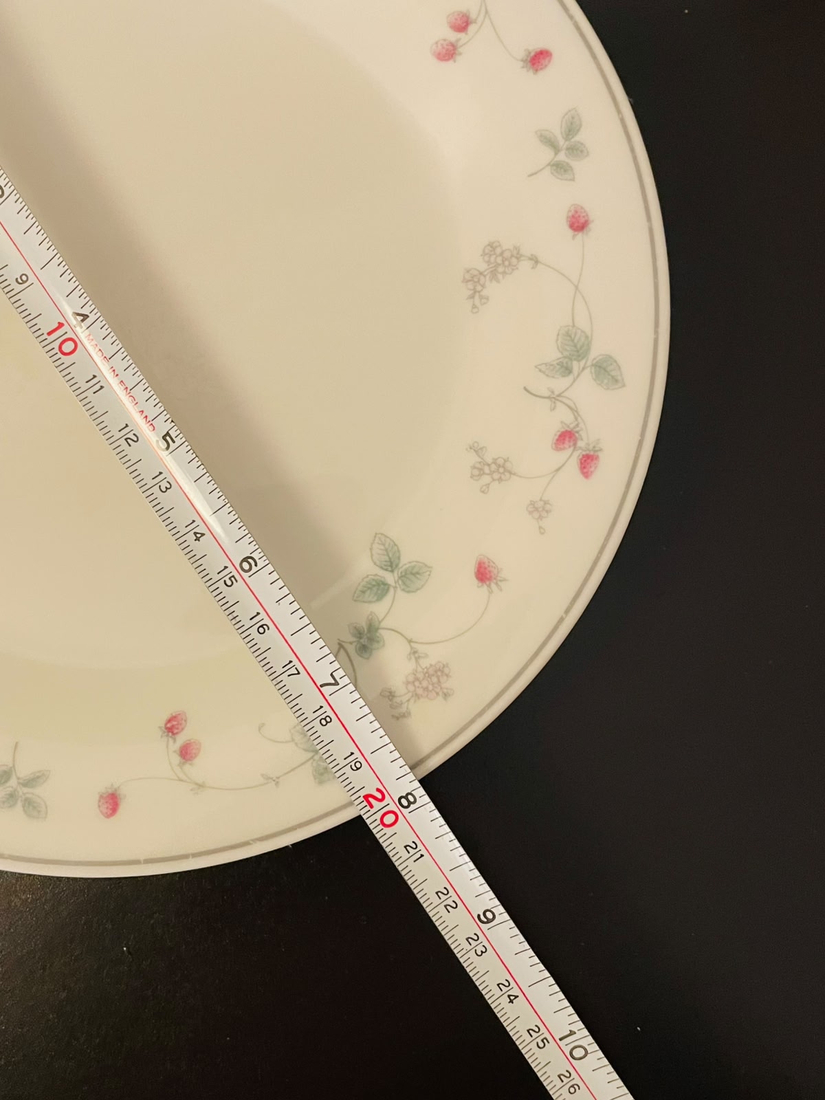 Royal Doulton Expressions Strawberry Fare Side Plates Set of 4