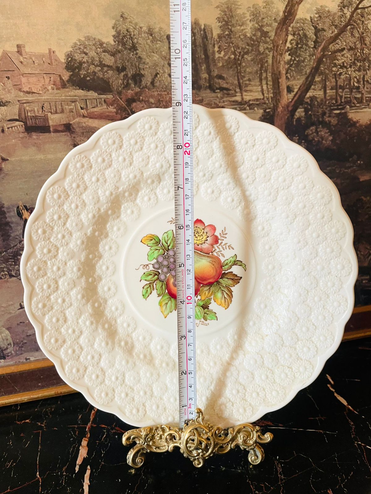 Copeland Spode England “Fruit Center” Embossed Daisy Plate – Vintage Pattern S2280