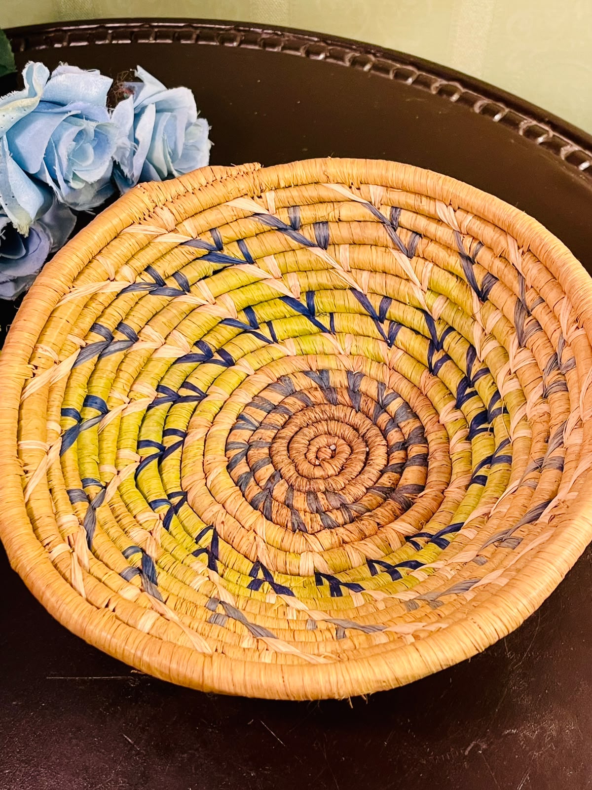 Handwoven Decorative Round Basket Tray – 7 Inch Natural Woven Bowl