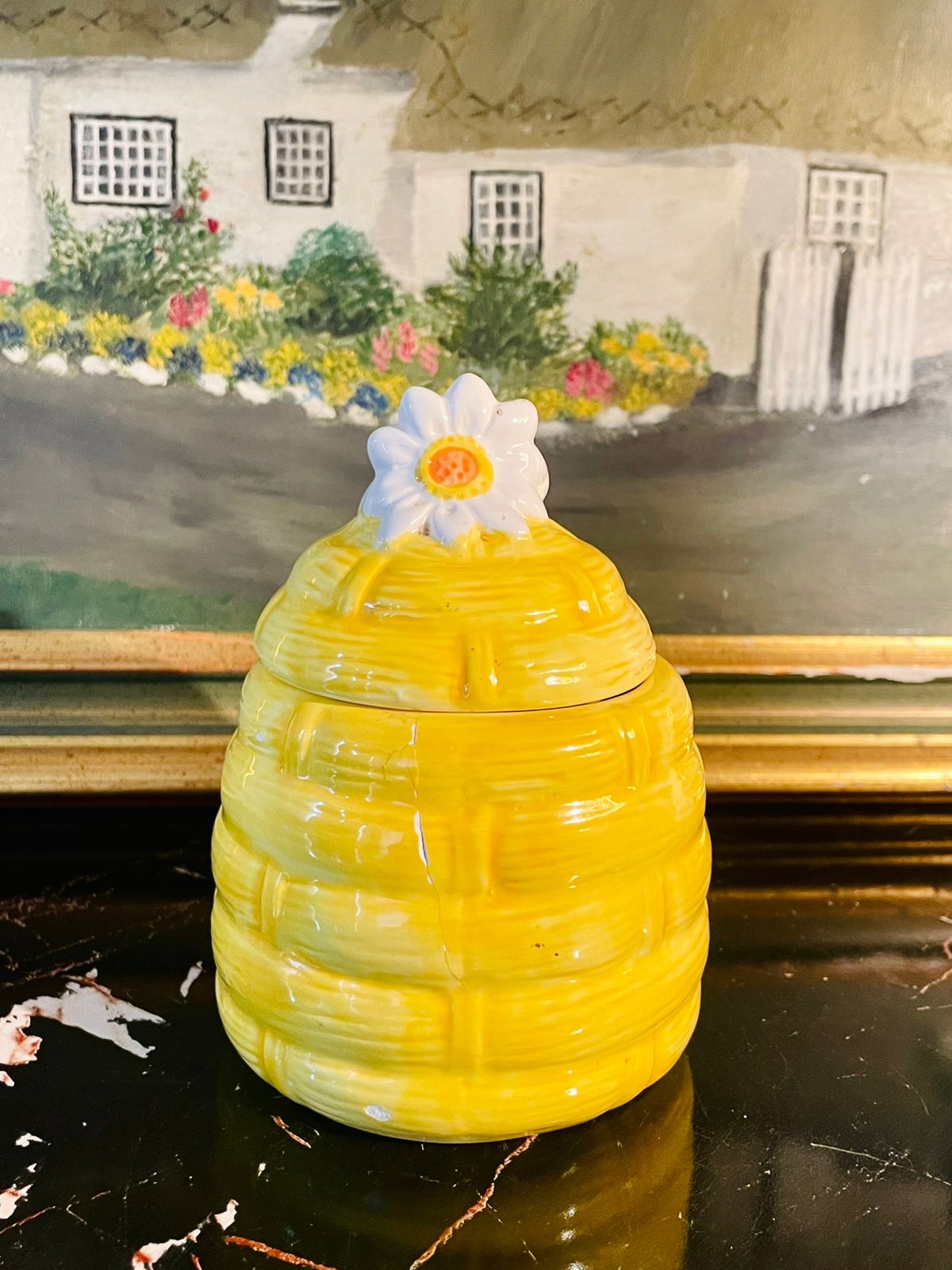 Ceramic Honey Pot with Lid – Beehive Design with Bee & Flower Décor (13cm)