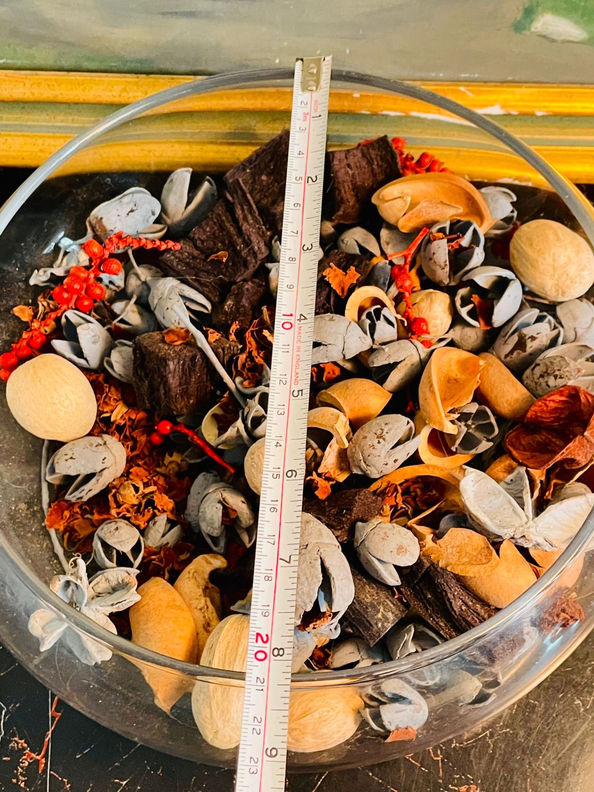 Large Bowl Bowl with Pot Purri – Modern Decorative Centerpiece Display