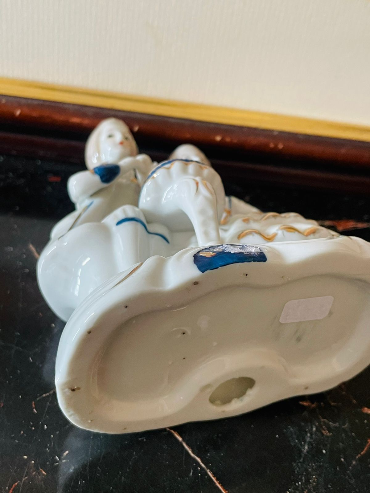 Vintage Blue & White Porcelain Couple Figurine – Elegant Classical Lovers (England) Blue Pottery Home Decor