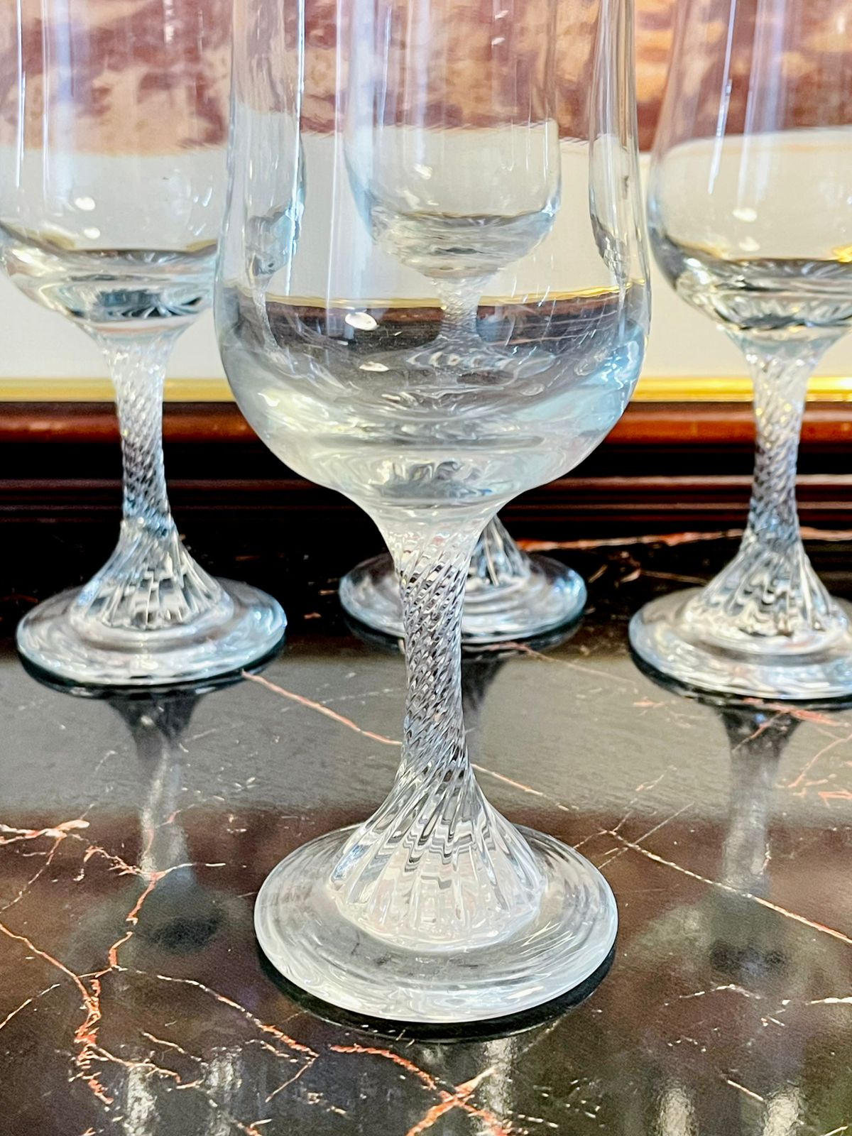 Elegant Set of 4 Glasses with Decorative Stems – Perfect for Special Occasions
