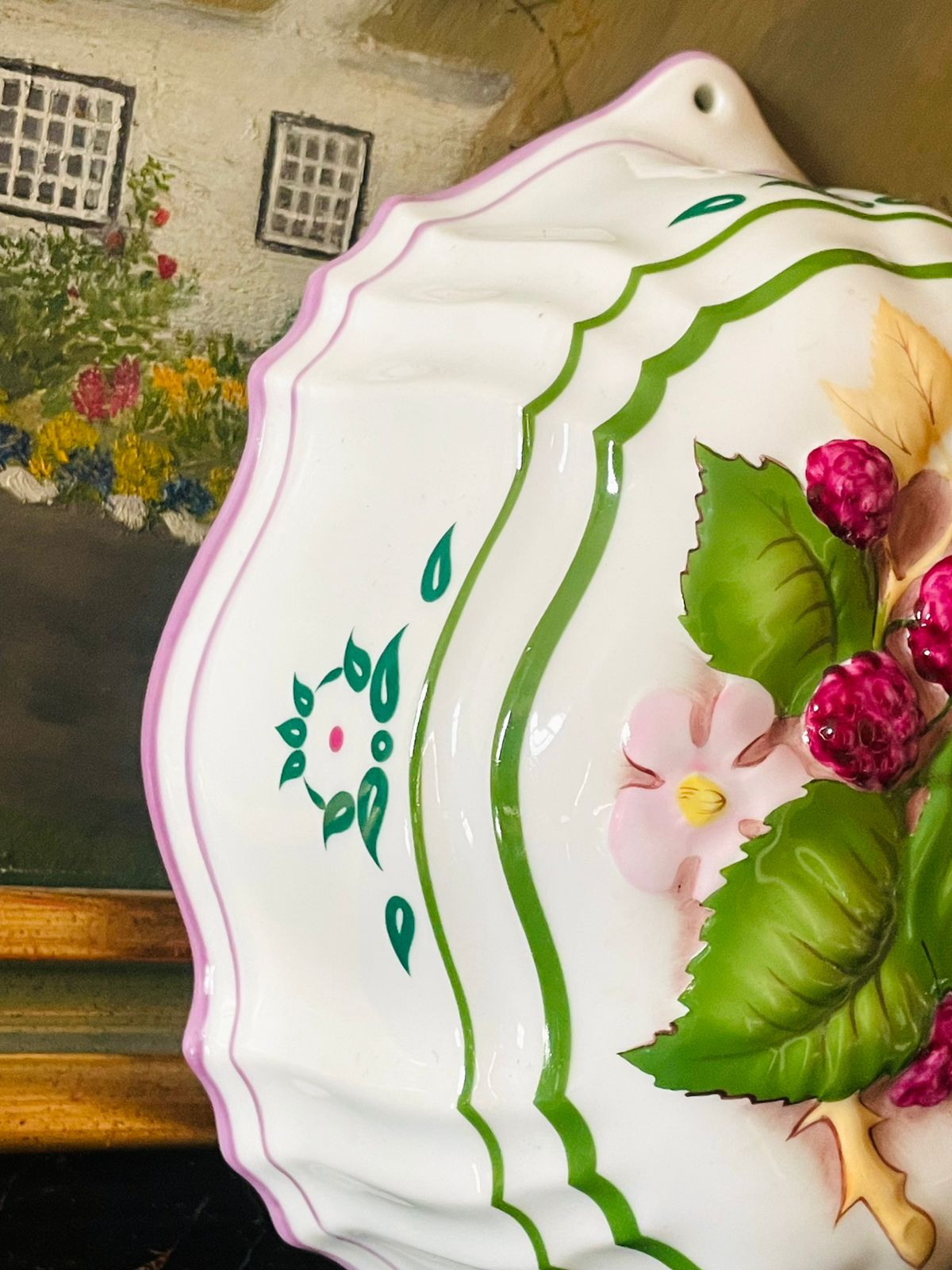 Le Cordon Bleu x The Franklin Mint 1986 – “Raspberry Vine” 3D Relief Wall Plaque Ceramic