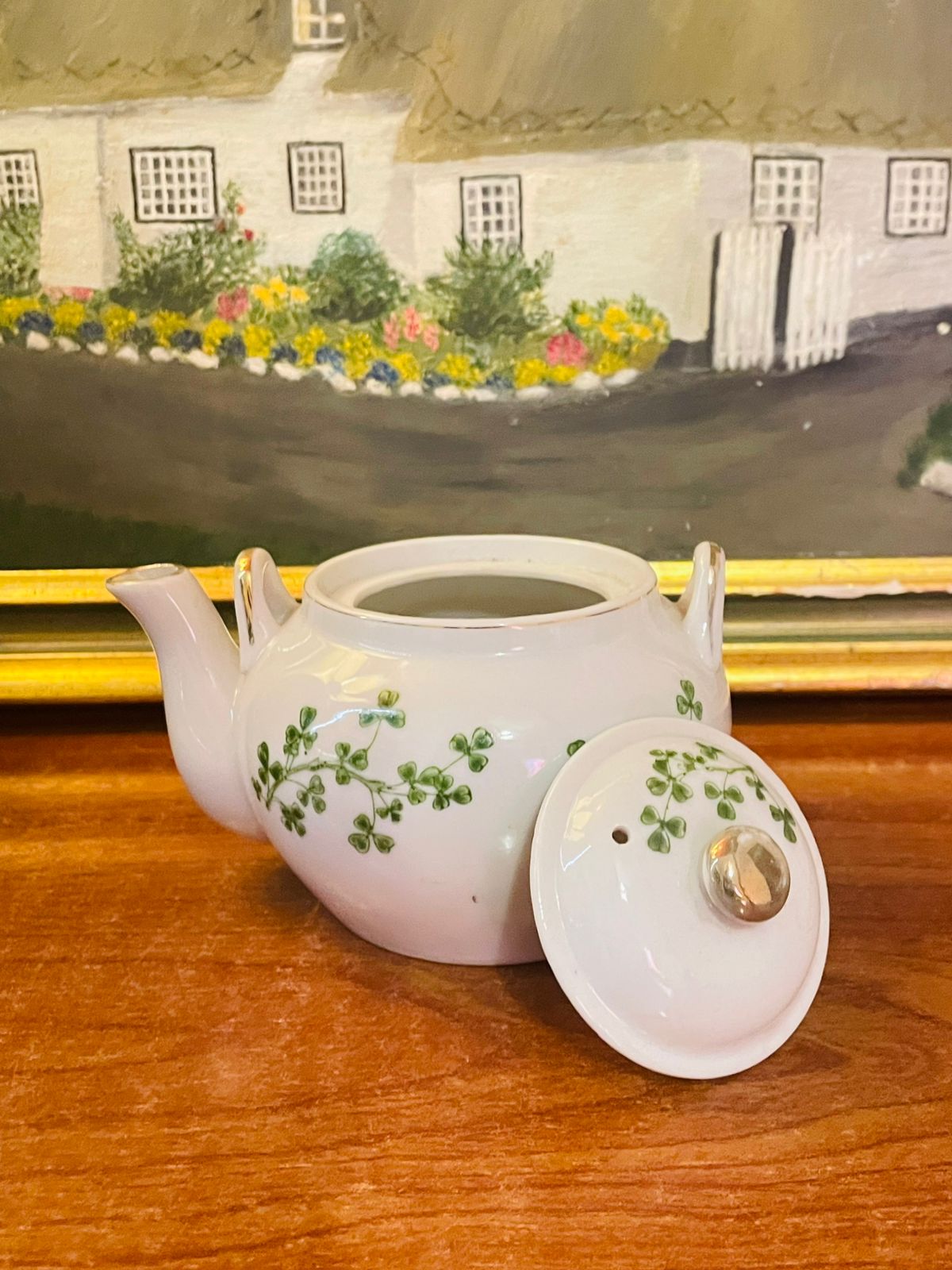 Vintage Ceramic Teapot – Made in England – Timeless Elegance for Tea Lovers