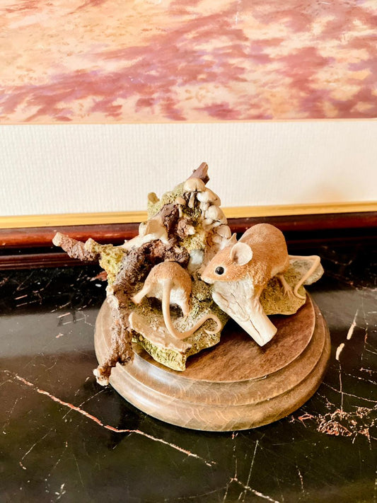 vintage resin figurine, mouse collectible, woodland decor Pakistan, resin mouse ornament, rare thrift finds, vintage collection England France, European vintage drop, antique animal figurines, thrift decor treasures, rustic woodland home decor, curated vintage collection