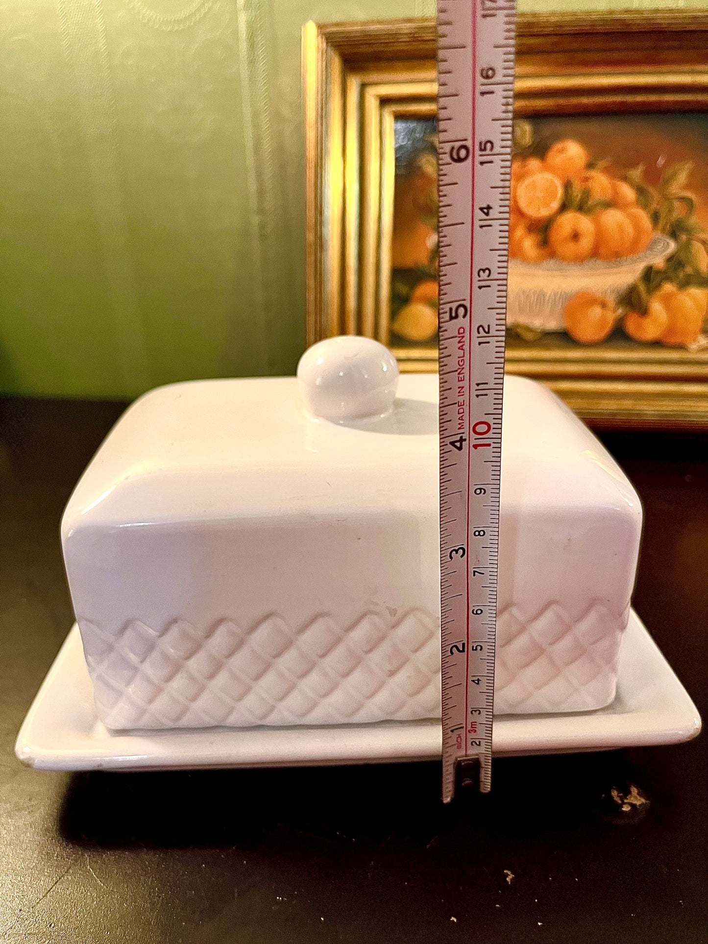 White Ceramic Butter Dish with Lid – Rectangular Lattice-Patterned Server