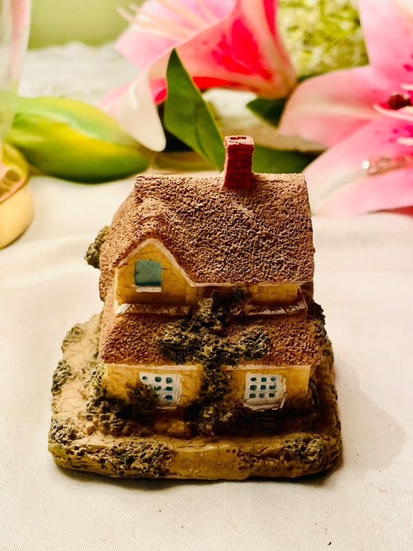 Vintage English Cottage House Miniature Figurine 7cm