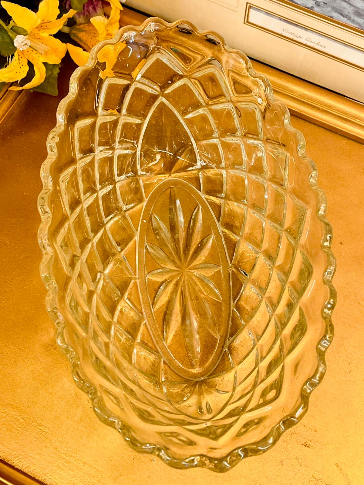 Vintage Glass Serving Bowl – Textured Diamond Pattern Bowl