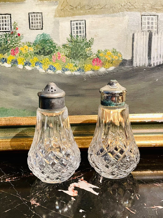 #VintageStyle #CrystalGlass #SaltPepperSet #EnglandGlassware #DiningElegance #KitchenDecor #VintageCollectibles #TablewarePakistan