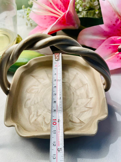 Vintage Leaf-Shaped Ceramic Basket with Twisted Handle – 12 cm