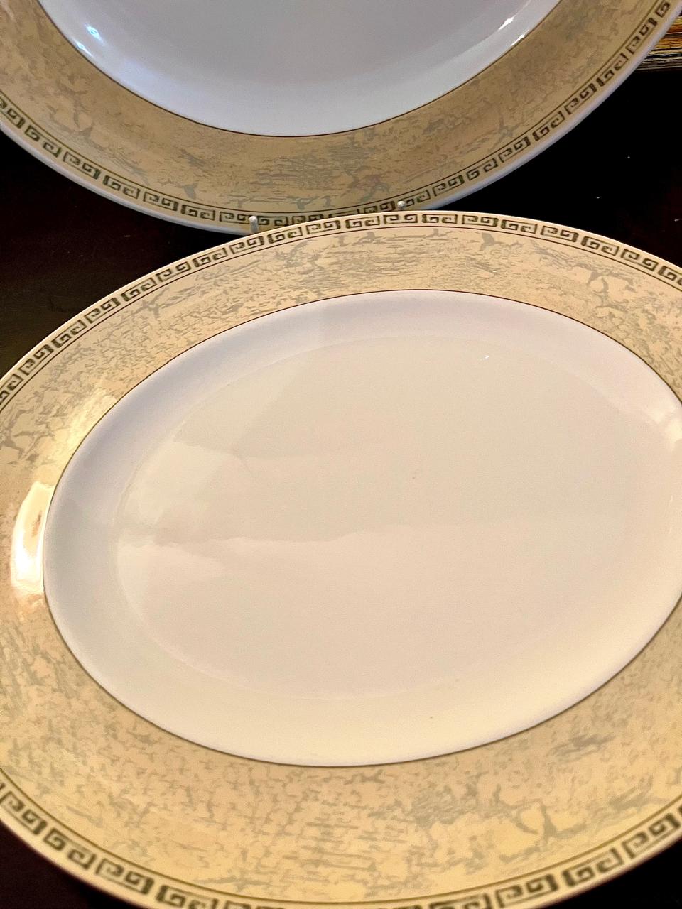 Vintage Johnson bro Greek Key Gold Rim Serving platter  25 cm