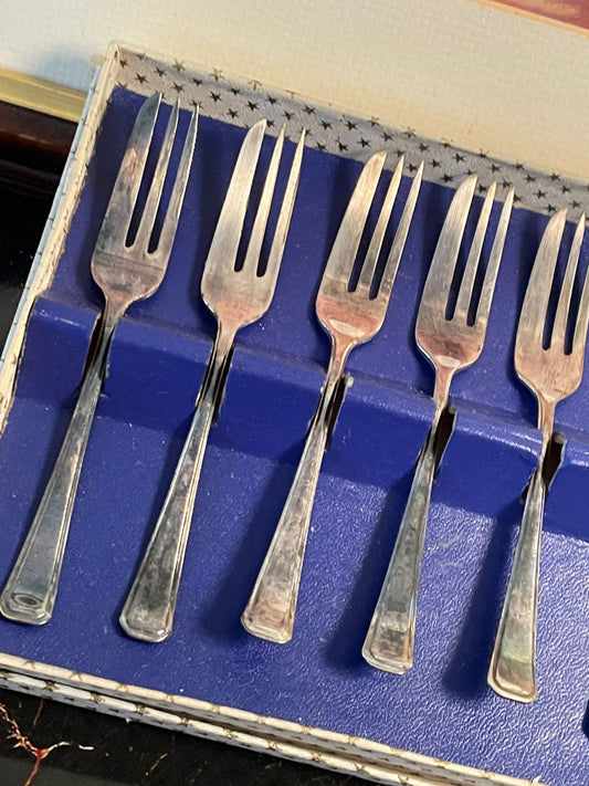 Vintage Boxed Set of 6 Silver Dessert Forks – Classic Collectible Flatware