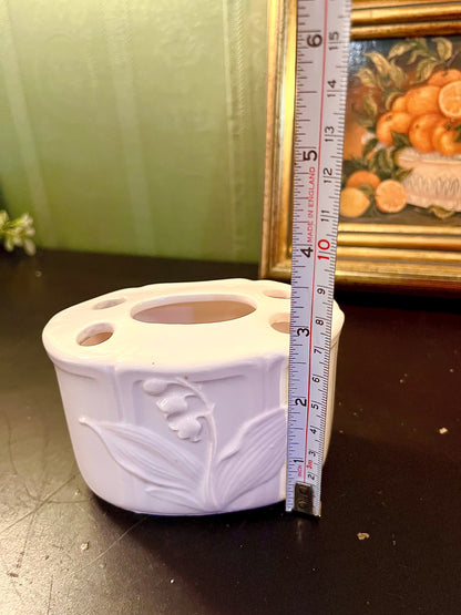 Vintage White Ceramic Toothbrush Holder 8 cm Floral Relief