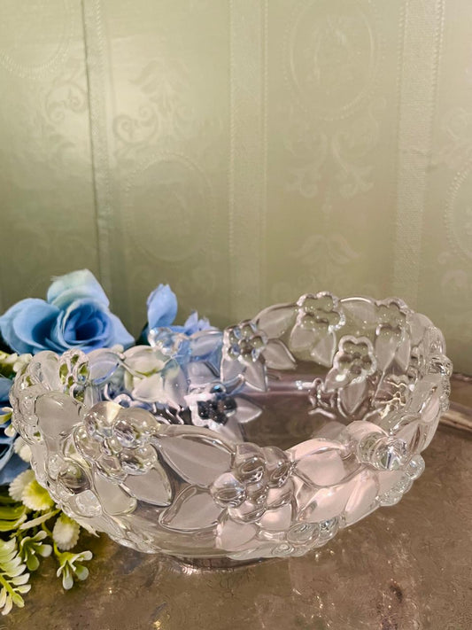 Vintage Pressed Crystal Floral Serving Bowl 20 cm Scalloped Rim