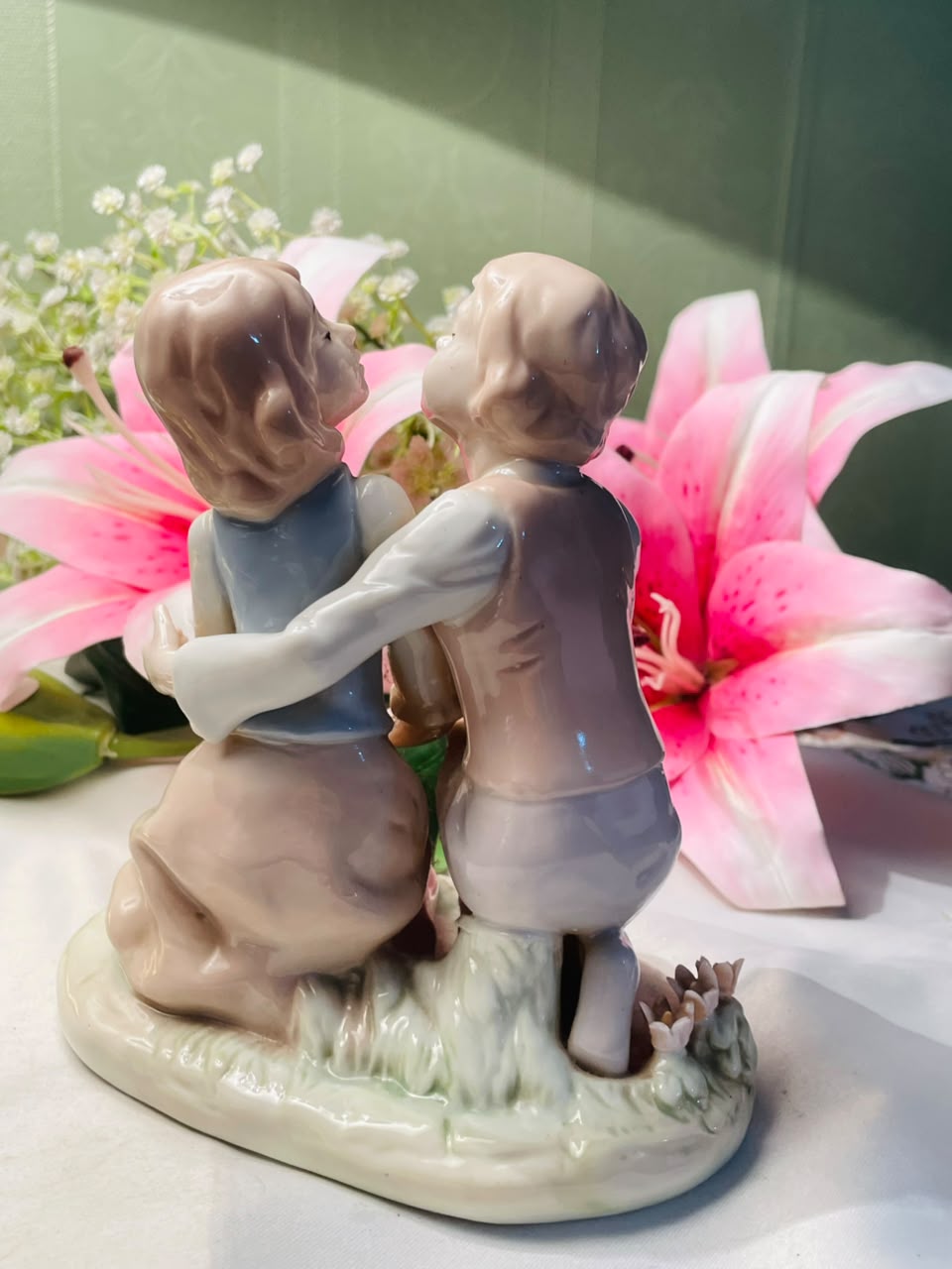 Vintage Porcelain Romantic Couple Figurine Approx. 15 cm