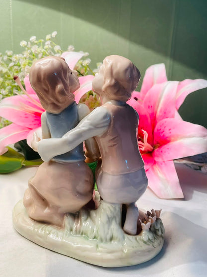 Vintage Porcelain Romantic Couple Figurine Approx. 15 cm