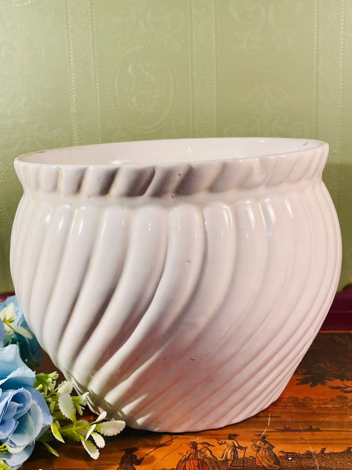 White Ribbed Ceramic Planter – 7 × 8 Inch