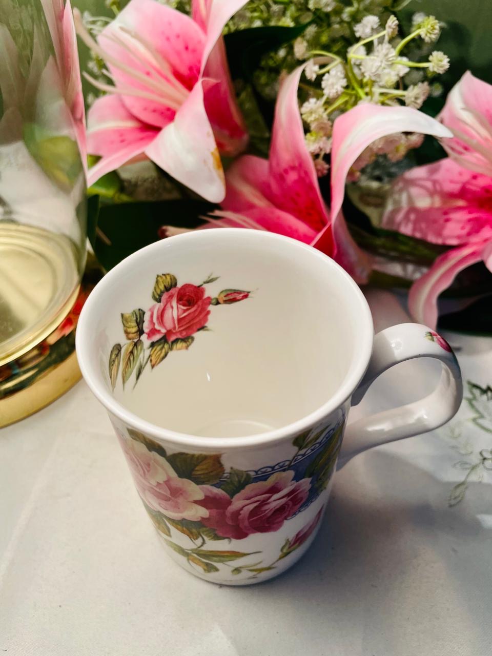 vintage Roy Kirkham Dawn Roses fine bone china piece made in England in 1995 Detail 9 cm