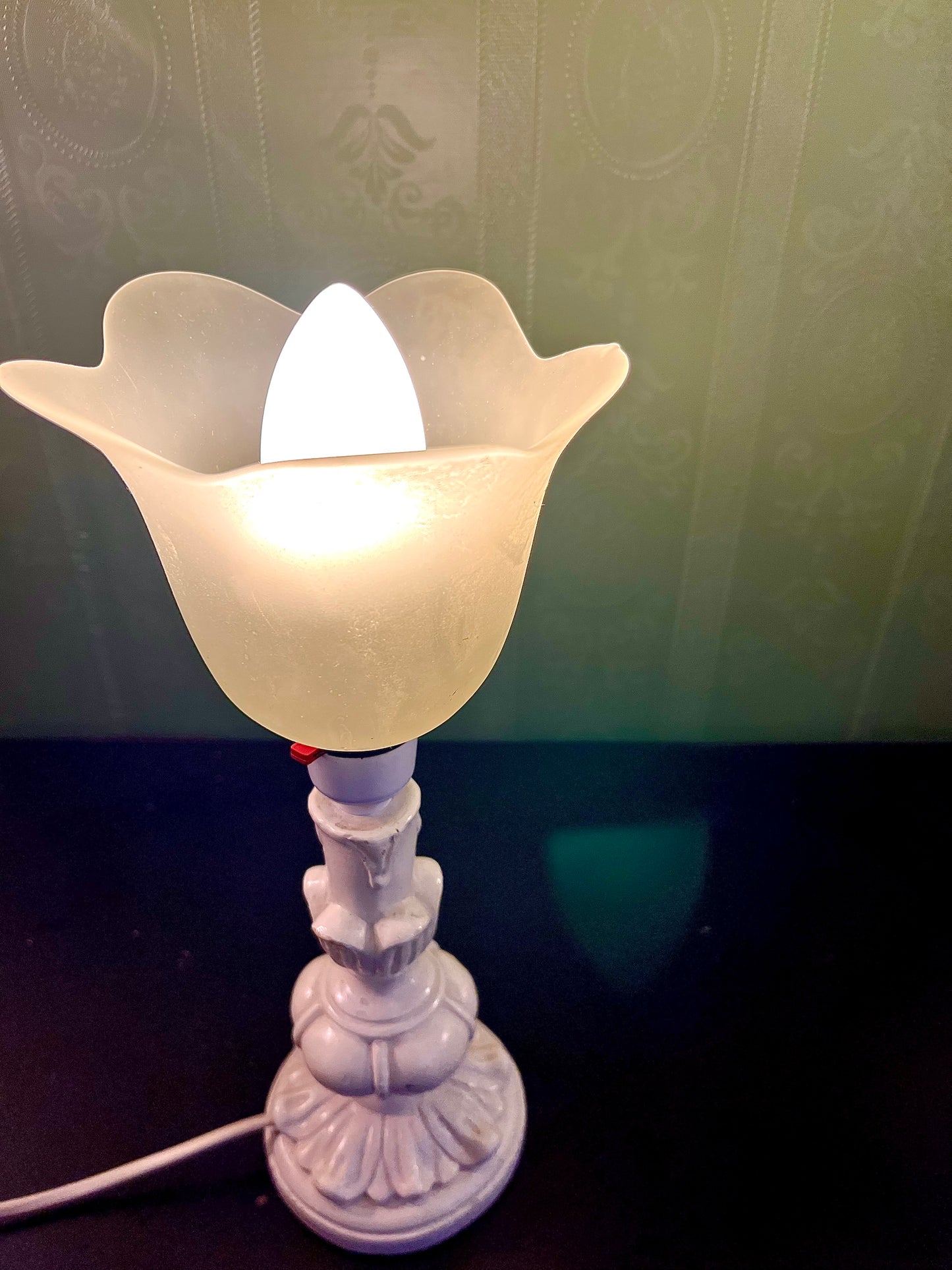Vintage White Tulip Shade Table Lamp 14 Inch