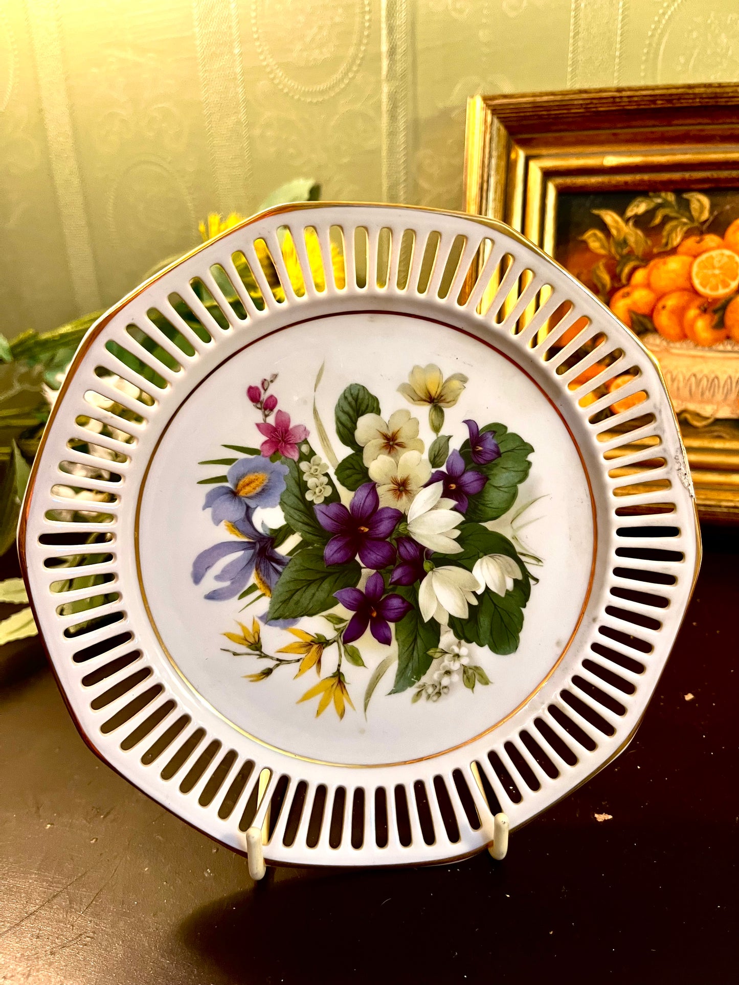 Vintage Mrs Beetons English Floral Plate 17 cm Pierced Rim