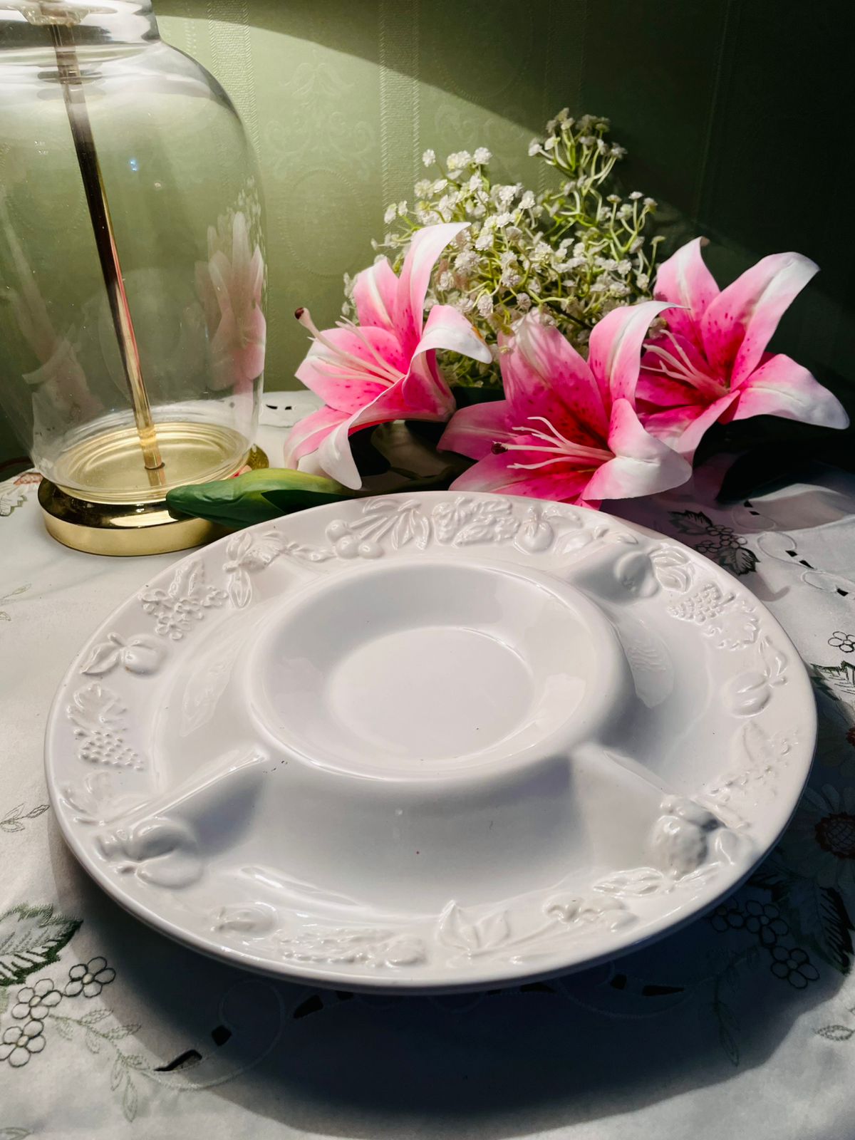 White Embossed Fruit Serving Platter – 11 Inch