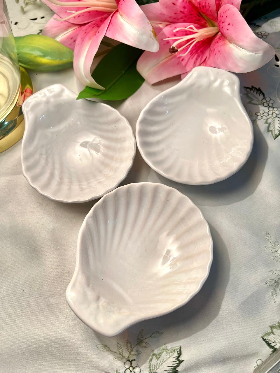 White Shell-Shaped Ceramic Serving Dishes – 3 Piece Set, 5 Inch