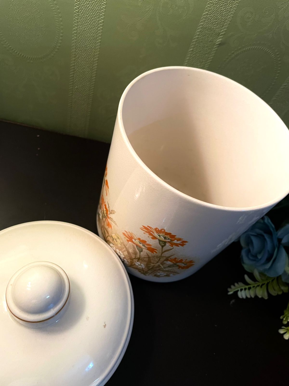 Vintage Floral Ceramic Storage Jar with Lid – 8.5 Inch