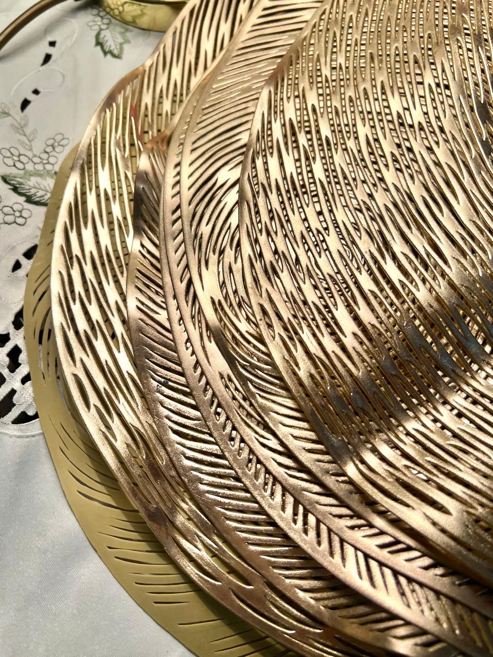 Set of 6 Gold-Tone Leaf Serving Place mats 37 cm