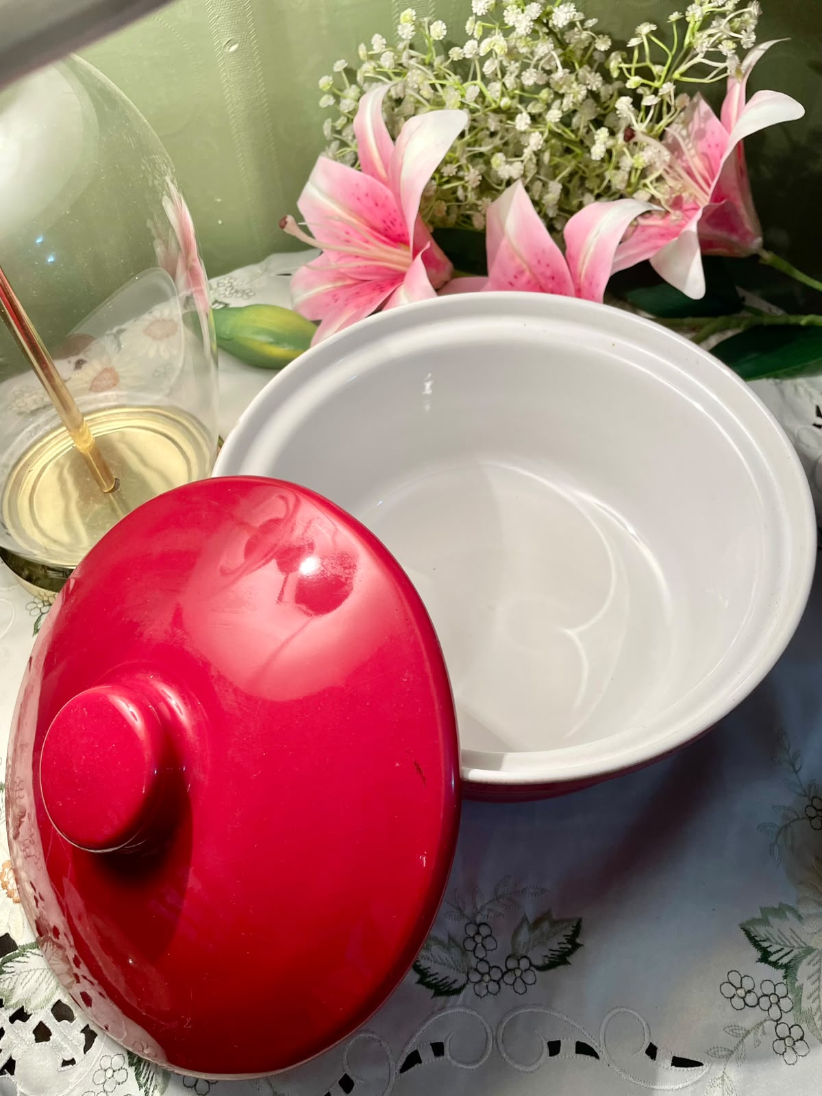 Red & White Ceramic Oven-Safe Casserole Dish 24 cm