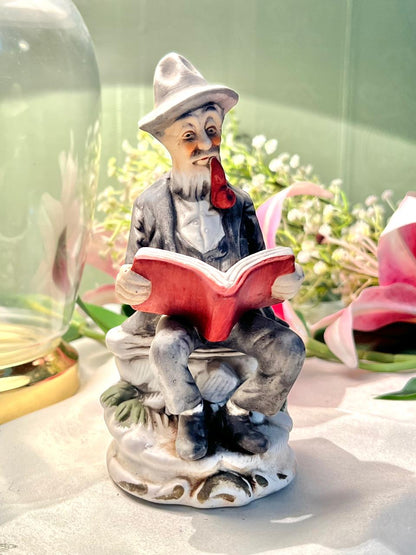 Reading Man with Pipe Figurine Red Book 16cm - 1 Piece