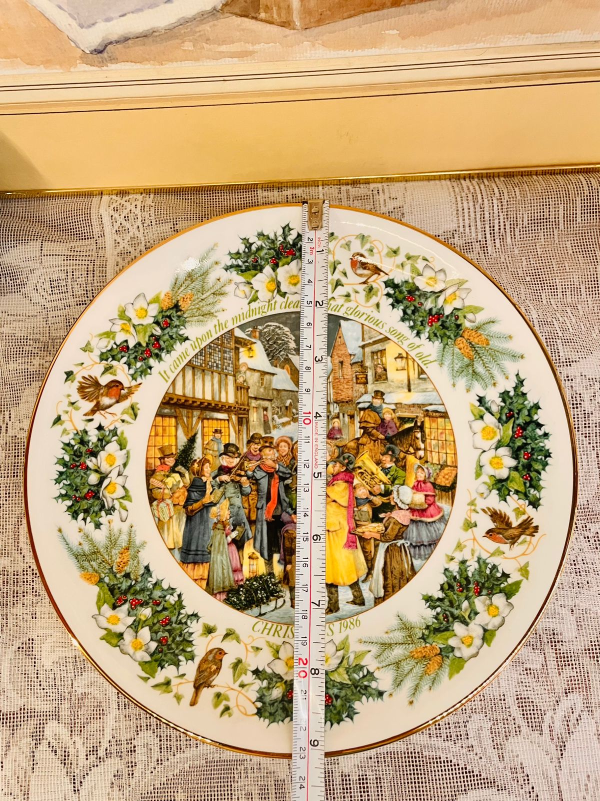 Christmas Carolers Collectible Plate – 1986 Vintage Holiday Souvenir