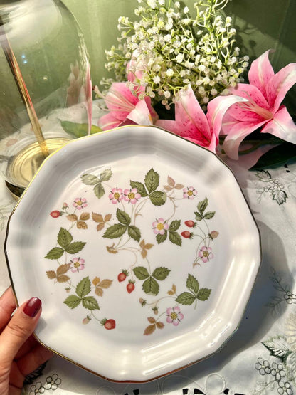 Wedgwood Wild Strawberry Bone China Serving Plater 25cm