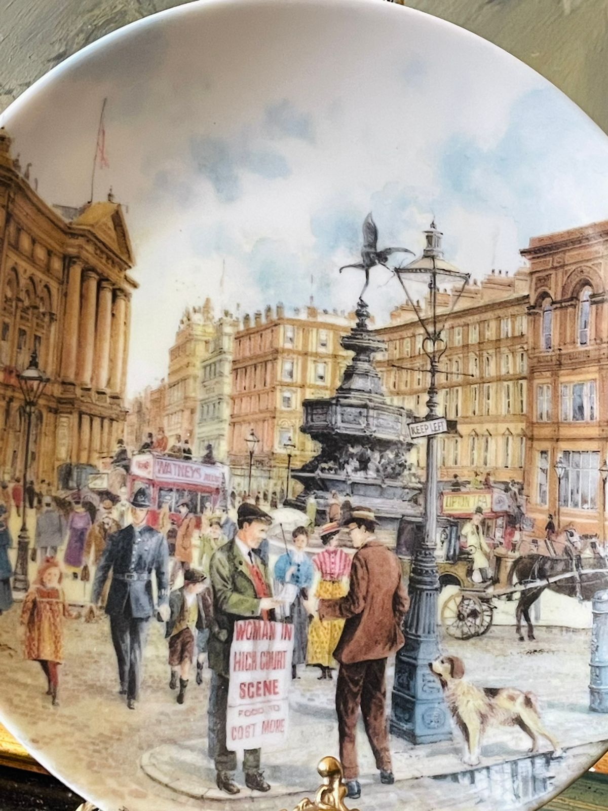 “The Newspaper Seller” Limited Edition Plate – Davenport Pottery, 1991 – Cries of London Collection