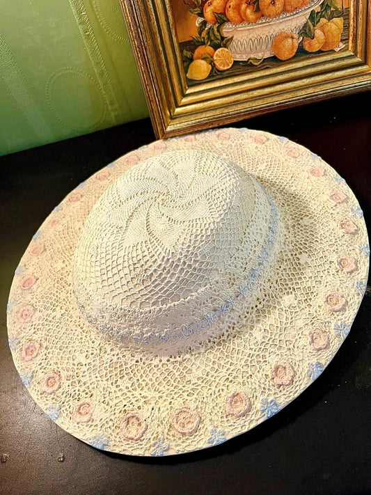 Decorative Stoneware Lace-Effect Wide Brim Hat – Floral Wall Decor