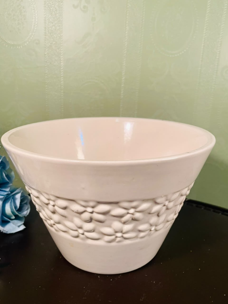 White Embossed Floral Ceramic Planter Pot – 5 Inch Decorative Plant Holder