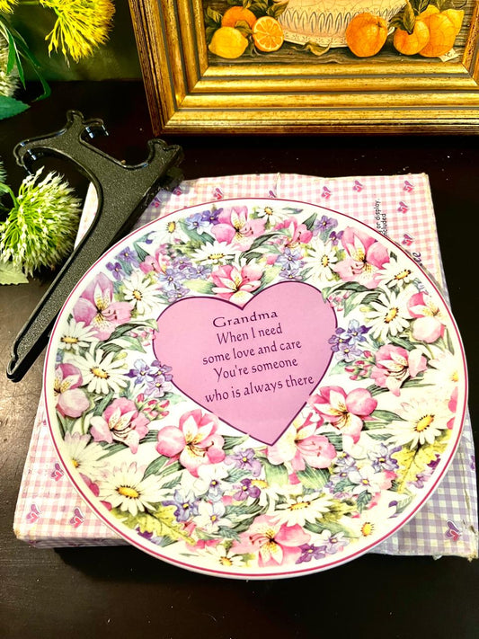 Vintage Grandma Floral Decorative Plate 21 cm with Hanger (Giftable)