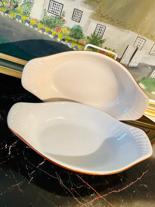 ceramic baking dish, oval bakeware, vintage cookware, serving dish, oven safe ceramic dish, casserole dish with handles, dinnerware set, ceramic cookware England, kitchen essentials, ceramic serving bowl