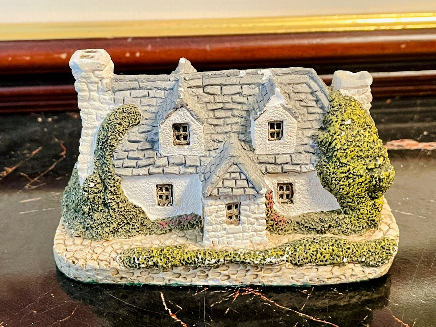 Vintage Lilliput Lane Style Stone Cottage Figurine – Handcrafted Miniature Collectible