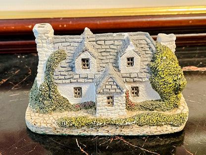 Vintage Lilliput Lane Style Stone Cottage Figurine – Handcrafted Miniature Collectible