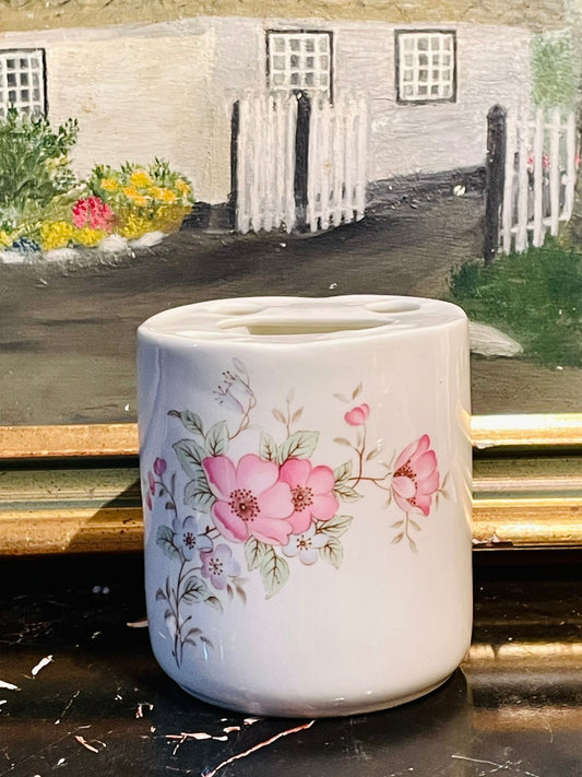 #RosanneChina #MadeInEngland #VintageBathroomDecor #FloralCeramics #FineChinaCollectibles #ElegantStorage #BathroomAccessoriesPakistan #VintageStyle