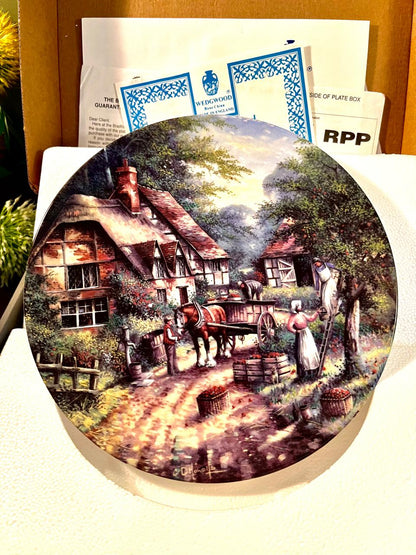 Wedgwood Boxed English Cottage Orchard Collector Plate 20 cm