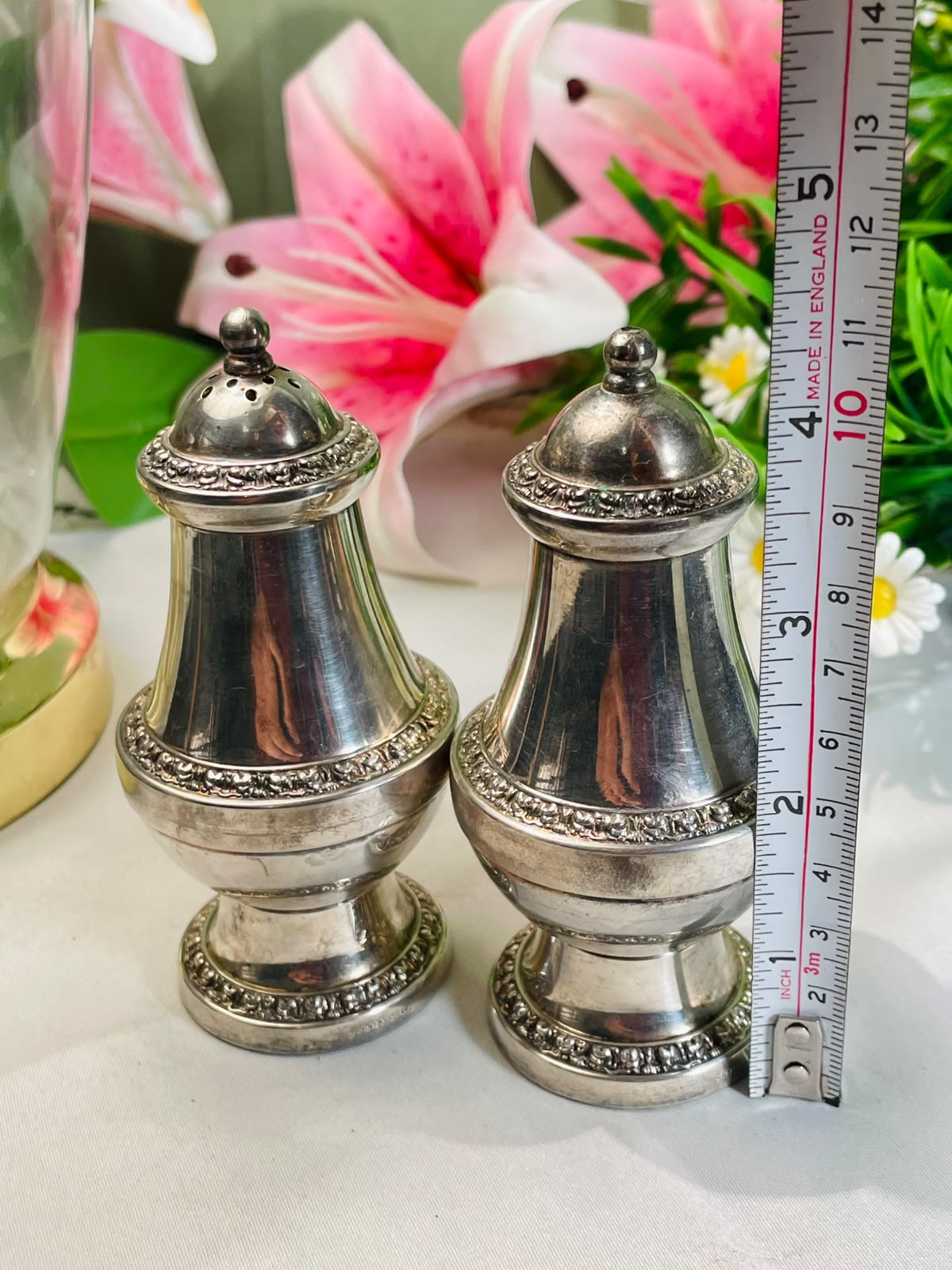 Silver-Tone Salt & Pepper Shakers – 2 Pieces, 10 cm
