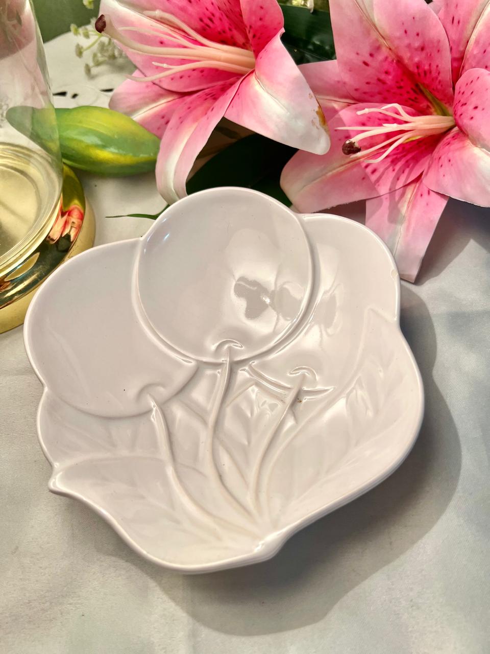 White Sculpted Face Divided Serving Dish – 6.5 Inch