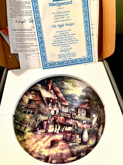 Wedgwood Boxed English Cottage Orchard Collector Plate 20 cm