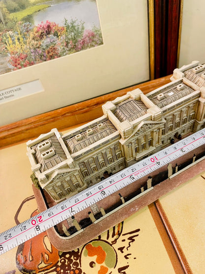 Lilliput Lane Buckingham Palace Sculpture – 1999 Collectible Model